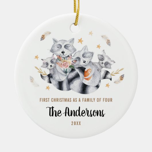 Erste Weihnachten als Familie von vier 4 Raccoons Keramik Ornament (Vorne)