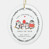 Erste Weihnachten als Familie von vier Pinguinen Keramik Ornament (Links)