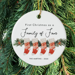 Erste Weihnachten als Familie von vier Strümpfen Keramik Ornament
