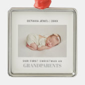 Erste Weihnachten als Grandeleltern Baby Girl Foto Ornament Aus Metall (Vorne)