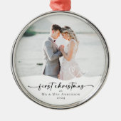 Erste Weihnachten als Mr. & Mrs. Hearts Foto Ornament Aus Metall (Vorne)