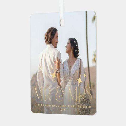Erste Weihnachten als Mr. & Mrs. Name Foto modern Ornament Aus Metall (Vorderseite links)
