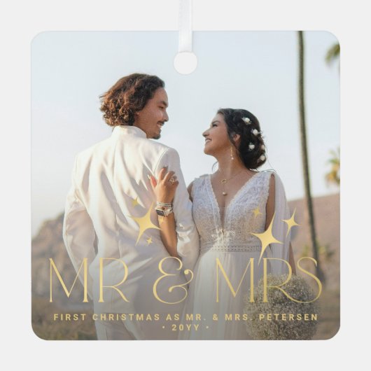 Erste Weihnachten als Mr. & Mrs. Name Foto modern Ornament Aus Metall (Vorderseite)
