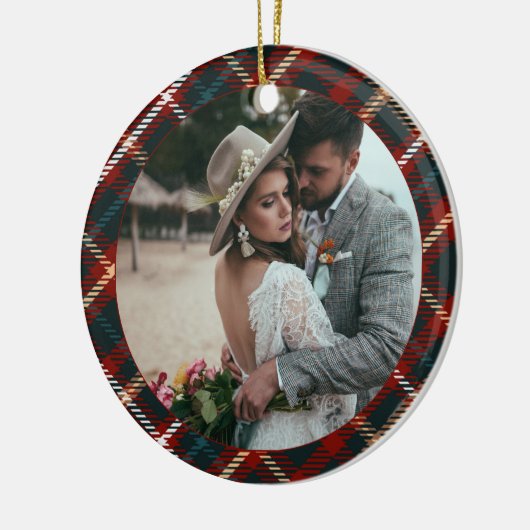 Erste Weihnachten als Mr. & Mrs. Tartan Kariertes  Keramik Ornament (Links)