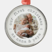 Erste Weihnachten als Nana & Papa 2025 Großeltern Ornament Aus Metall (Vorne)