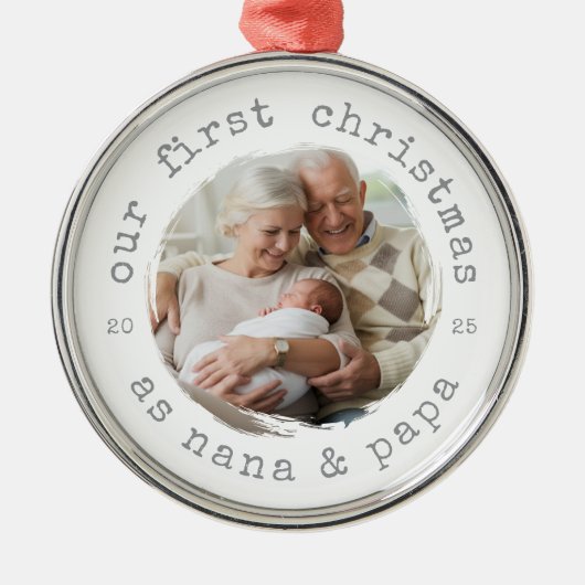 Erste Weihnachten als Nana & Papa 2025 Großeltern Ornament Aus Metall (Vorne)
