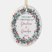 Erste Weihnachten als Oma & Opa Holly Berries Keramik Ornament (Rechts)