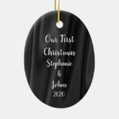 Erste Weihnachten Elegantes Schwarzes & Weißes Sat Keramik Ornament (Hinten)