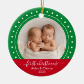 Erste Weihnachten Grün und Rot Punkte Keramik Ornament (Vorne)