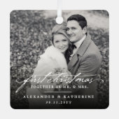 Erste Weihnachten Herr & Mrs. Holiday Wedding Foto Ornament Aus Metall (Vorderseite)
