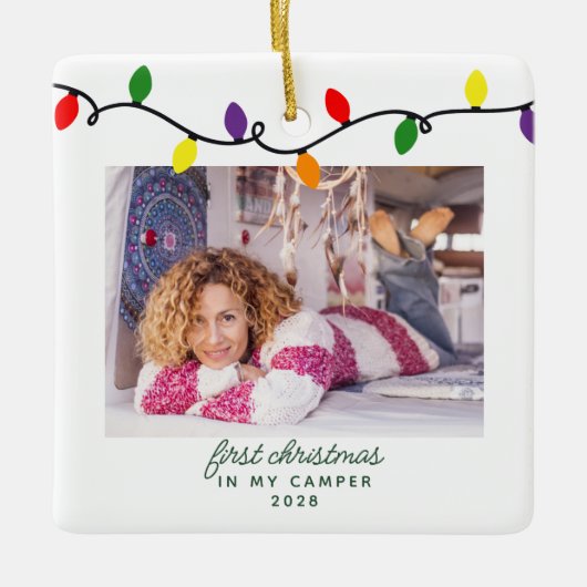 Erste Weihnachten im Campingplatz RV farbenfrohe L Keramikornament (Vorderseite)