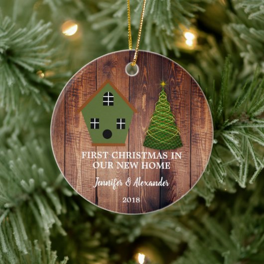 Erste Weihnachten in unserem neuen Zuhause-Holzhüt Keramik Ornament (Baum)
