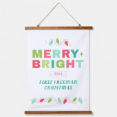 Erste Weihnachten Merry + Bright Wall Banner Wandteppich Mit Holzrahmen (Vorderseite)