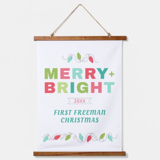 Erste Weihnachten Merry + Bright Wall Banner Wandteppich Mit Holzrahmen (Vorderseite)