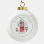 Erste Weihnachten Neue Zuhause Red Door Chic Pflan Keramik Kugel-Ornament (Vorderseite)
