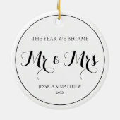 Erste Weihnachten Verheiratet Elegant Simple Mr. u Keramik Ornament (Hinten)