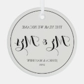 Erste Weihnachten Verheiratet Schwarz und Weiß Mr. Ornament Aus Glas (Rückseite)