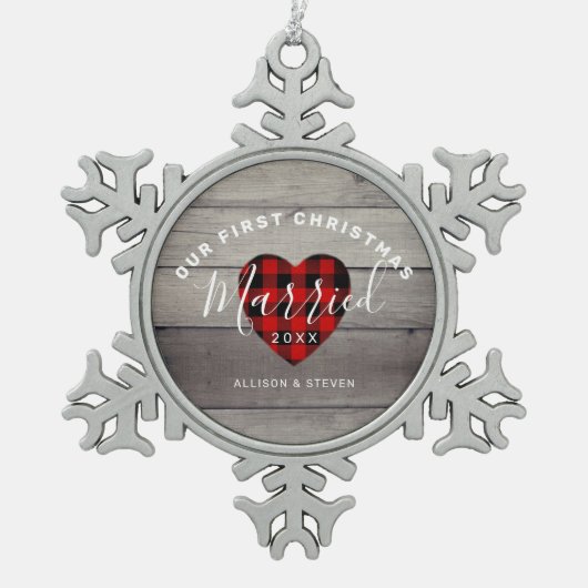 Erste Weihnachten Verheirateten neu verheiratete r Schneeflocken Zinn-Ornament (Vorderseite)