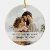 Erste Weihnachten Verheiratetes Newlyrische Foto Keramik Ornament (Vorne)