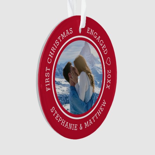 Erste Weihnachten Verlobt 2 Foto Rot Ornament (Vorderseite)