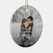 Erste Weihnachten Verlobt 2-Foto-White Script Keramik Ornament (Rechts)