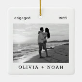 Erste Weihnachten Verlobt Modernes Minimalistische Keramikornament (Rückseite)