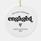 Erste Weihnachten Verlobt Schwarz und Weiß mit Her Keramik Ornament (Hinten)