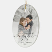 Erste Weihnachten Verlobte Custom Foto Grau Script Keramik Ornament (Links)