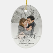 Erste Weihnachten Verlobte Custom Foto Grau Script Keramik Ornament (Vorne)