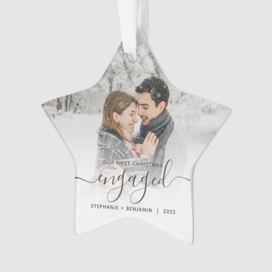 Erste Weihnachten Verlobte Custom Foto Grau Script Ornament (Vorderseite)