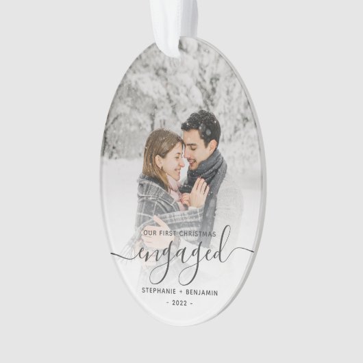 Erste Weihnachten Verlobte Custom Foto Grau Script Ornament (Vorderseite)