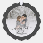 Erste Weihnachten Verlobte Custom Foto Grau Script Ornament Karte (Vorderseite)