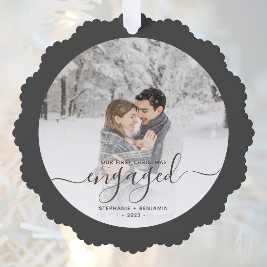 Erste Weihnachten Verlobte Custom Foto Grau Script Ornament Karte