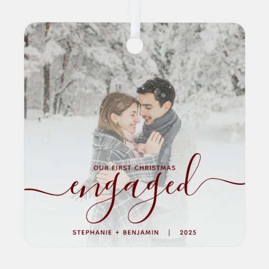 Erste Weihnachten Verlobtes benutzerdefiniertes Fo Ornament Aus Metall (Rückseite)