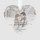 Erste Weihnachten Verlobtes Foto Schwarzes Script Ornament (Vorderseite)