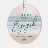 Erste Weihnachts Beach Verlobung Ocean Pastel Keramik Ornament (Links)
