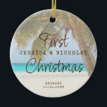 Erste Weihnachts Beach Verlobung Palm Tree Keramik Keramik Ornament<br><div class="desc">Keepake Verlobung Ornament mit einer tropischen Palme neben einem türkisfarbenen aquamarinen Ozean Küste Sand Küste ist perfekt für die Paare,  die verlobt an einem Strand oder planen eine Hochzeit in Urlaubsort.</div>