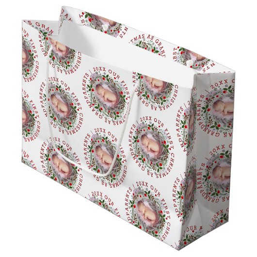 Erste Weihnachts-Großeltern Kranz Foto Große Geschenktüte (Vorderseite Schrägansicht)