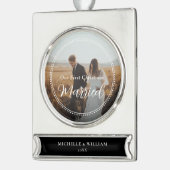 Erste Weihnachts-Verheiratete Script-Overlay-Foto Banner-Ornament Silber (Links)