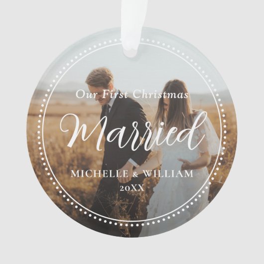 Erste Weihnachts-Verheiratete Script-Overlay-Foto Ornament (Vorderseite)