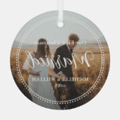 Erste Weihnachts-Verheiratete Script-Overlay-Foto Ornament Aus Glas (Rückseite)