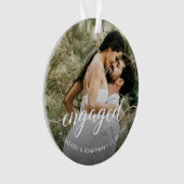 Erste Weihnachts-Verlobt-Weißüberlagerung Benutzer Ornament (Vorderseite)