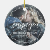 Erste Weihnachts-Verlobte Script-Overlay-Foto Keramik Ornament (Hinten)