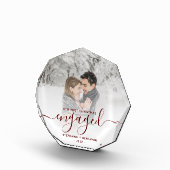 Erste Weihnachts Verlobtes Foto Burgundy Script (Rechts)