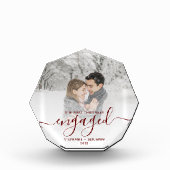 Erste Weihnachts Verlobtes Foto Burgundy Script (Vorderseite)