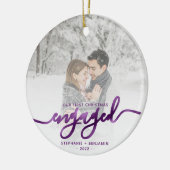 Erste Weihnachts Verlobtes Foto Lila Fotolage Keramik Ornament (Links)