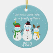 Erste Weihnachtsfamilie von drei 2020 Schneemann Keramik Ornament (Vorne)