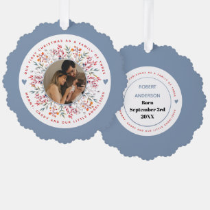 Erste Weihnachtsfamilie von drei staubigen blauen Ornament Karte