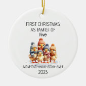 Erste Weihnachtsfamilie von fünf Chicks Keramik Ornament (Vorne)