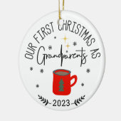 Erste Weihnachtsfeier als Großeltern Kaffeecup Keramik Ornament (Links)